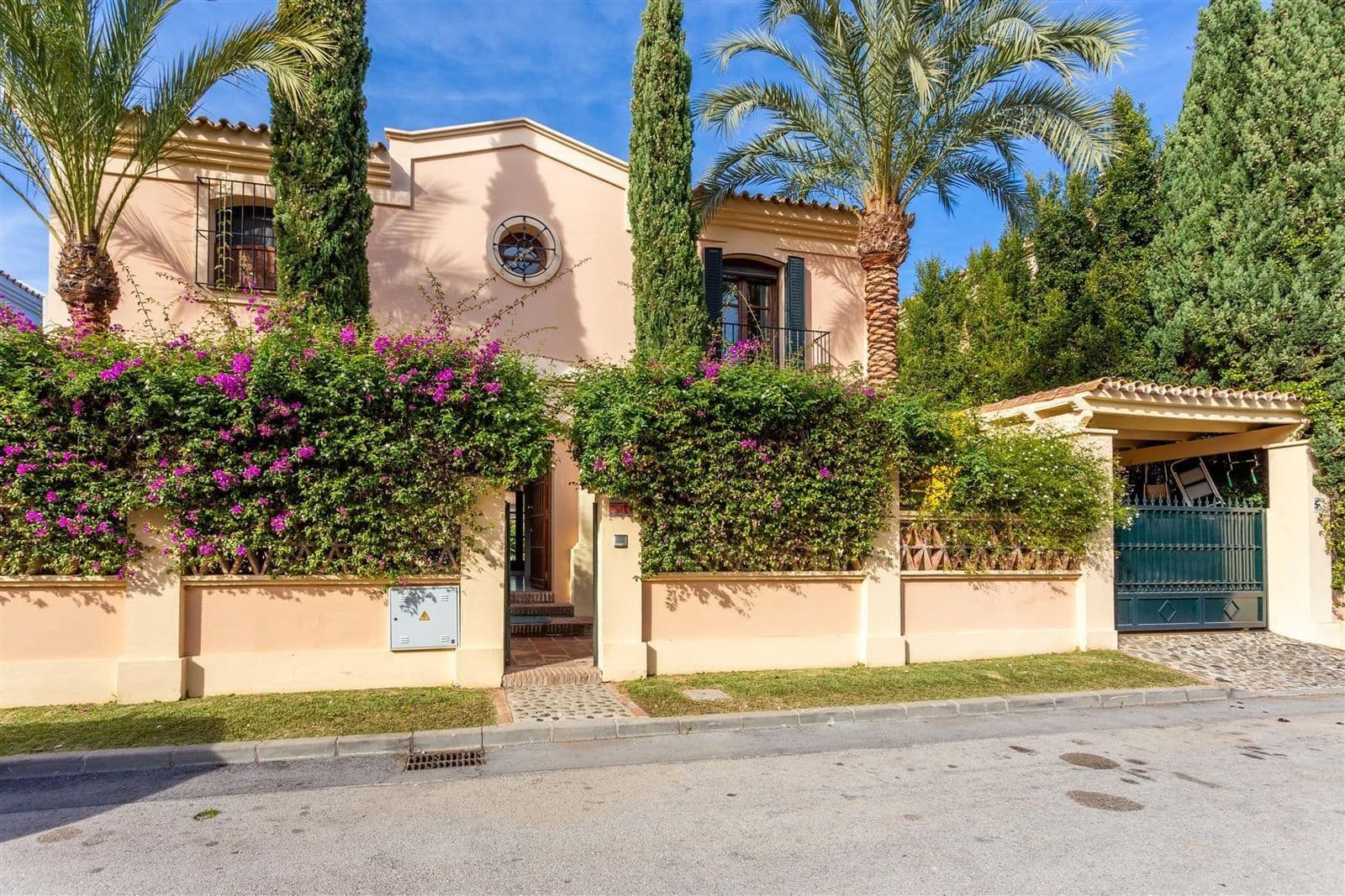 Villa in Isla de Guadalmina, Marbella · 5 bedrooms · 200704