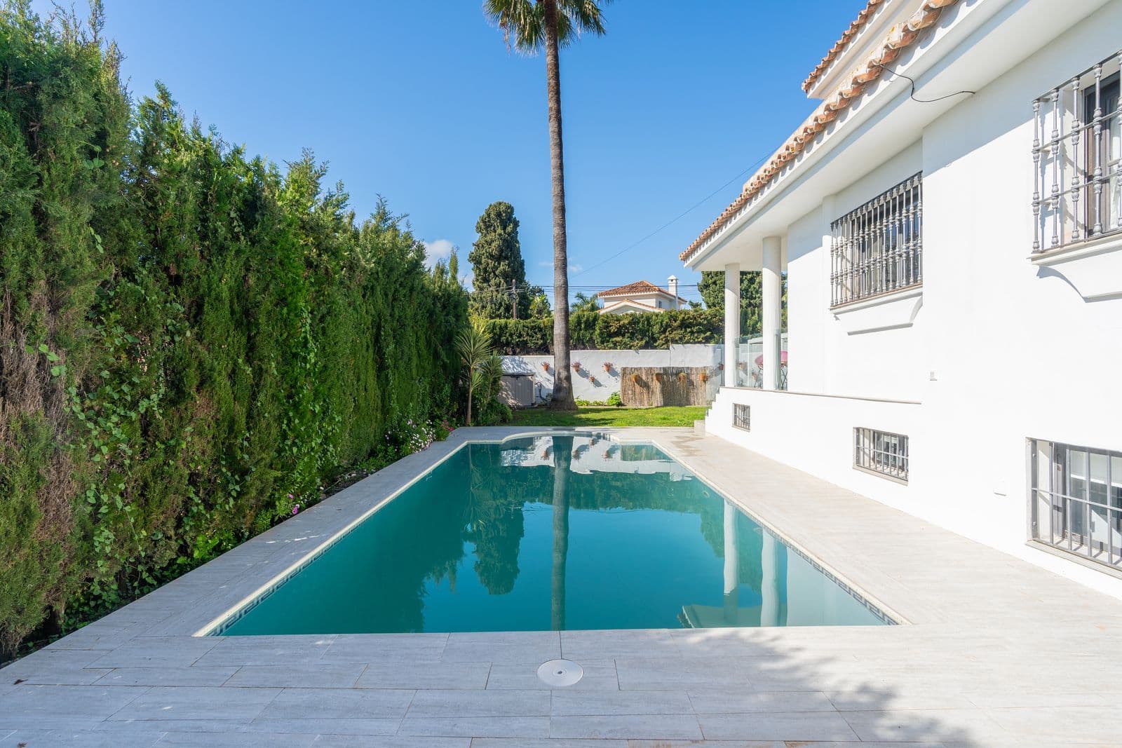 El Pilar, Estepona: Villa · 5 bedrooms · 200279