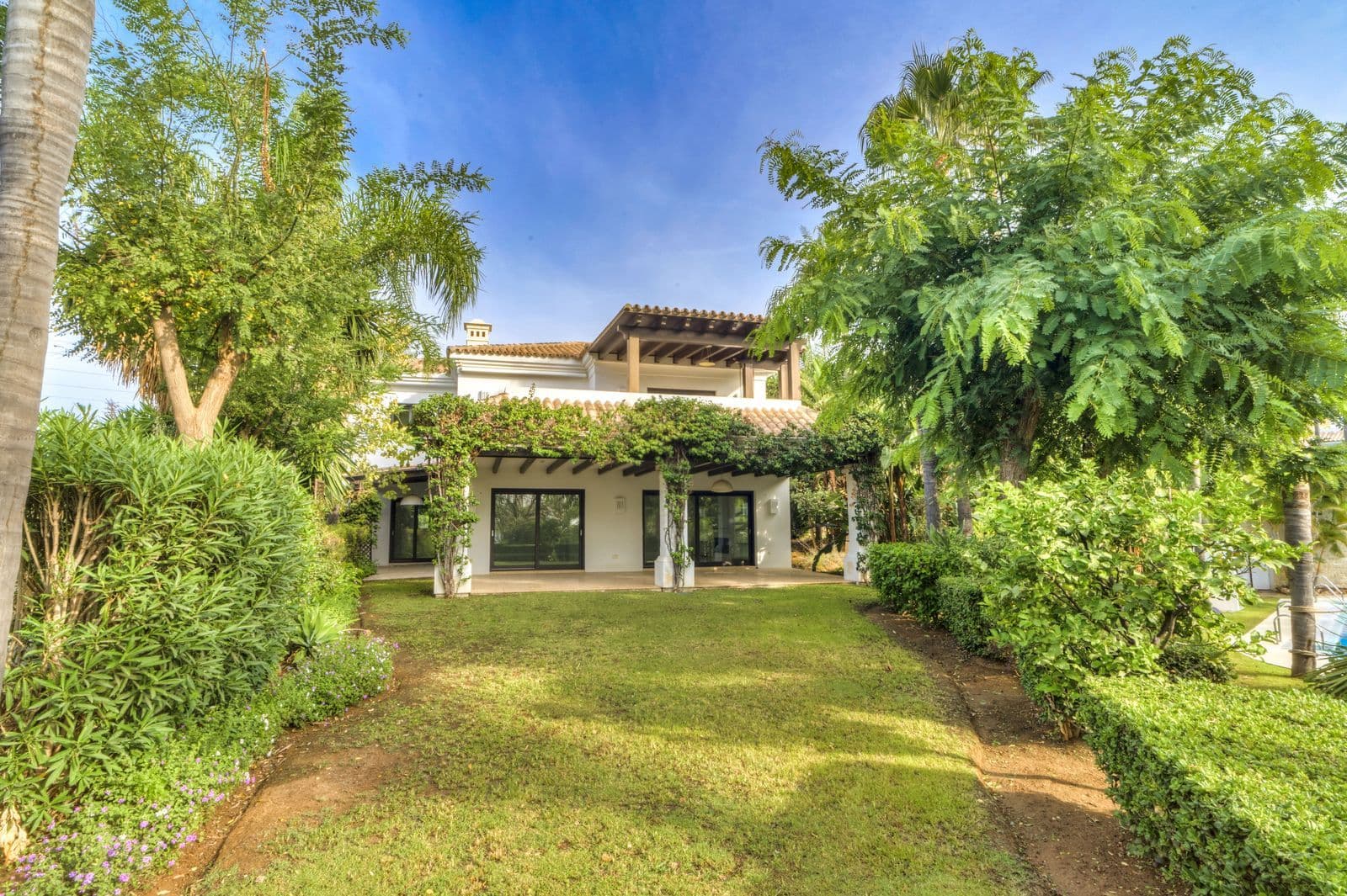 Villa in Lomas de Magna Marbella, Marbella · 6 bedrooms · 200587
