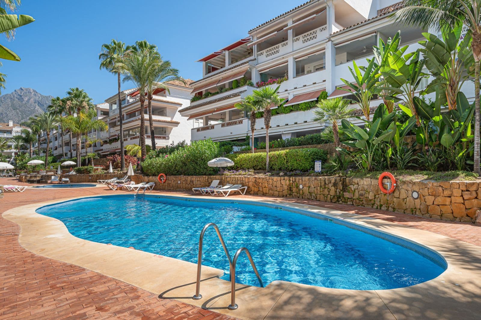 Las Cañas Beach, Marbella — Квартира · 2 спальни · 200666