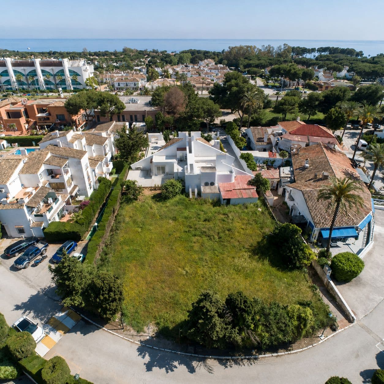 El Pilar, Estepona: Commercial property · 200351