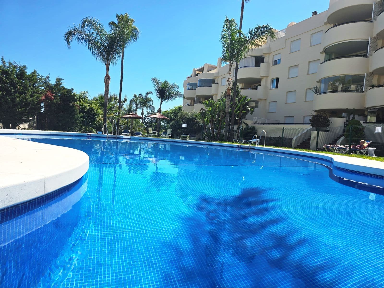 Casablanca Beach, Marbella: Piso · 2 dormitorios · 200517