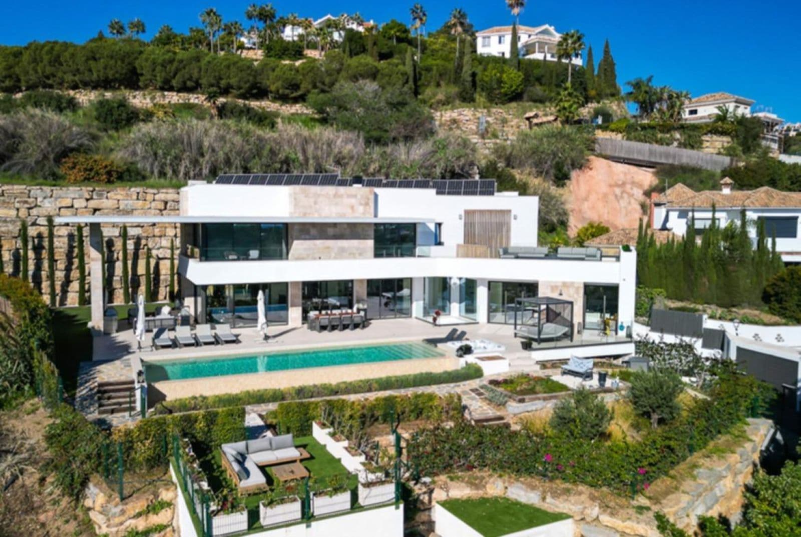 Puerto del Almendro, Benahavís: Villa · 4 bedrooms · 200034