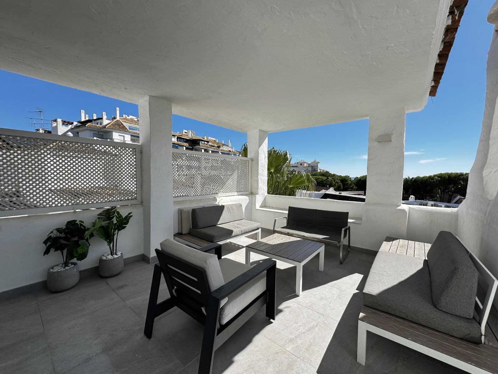 Piso en Villa Marina, Marbella · 4 dormitorios · 200907