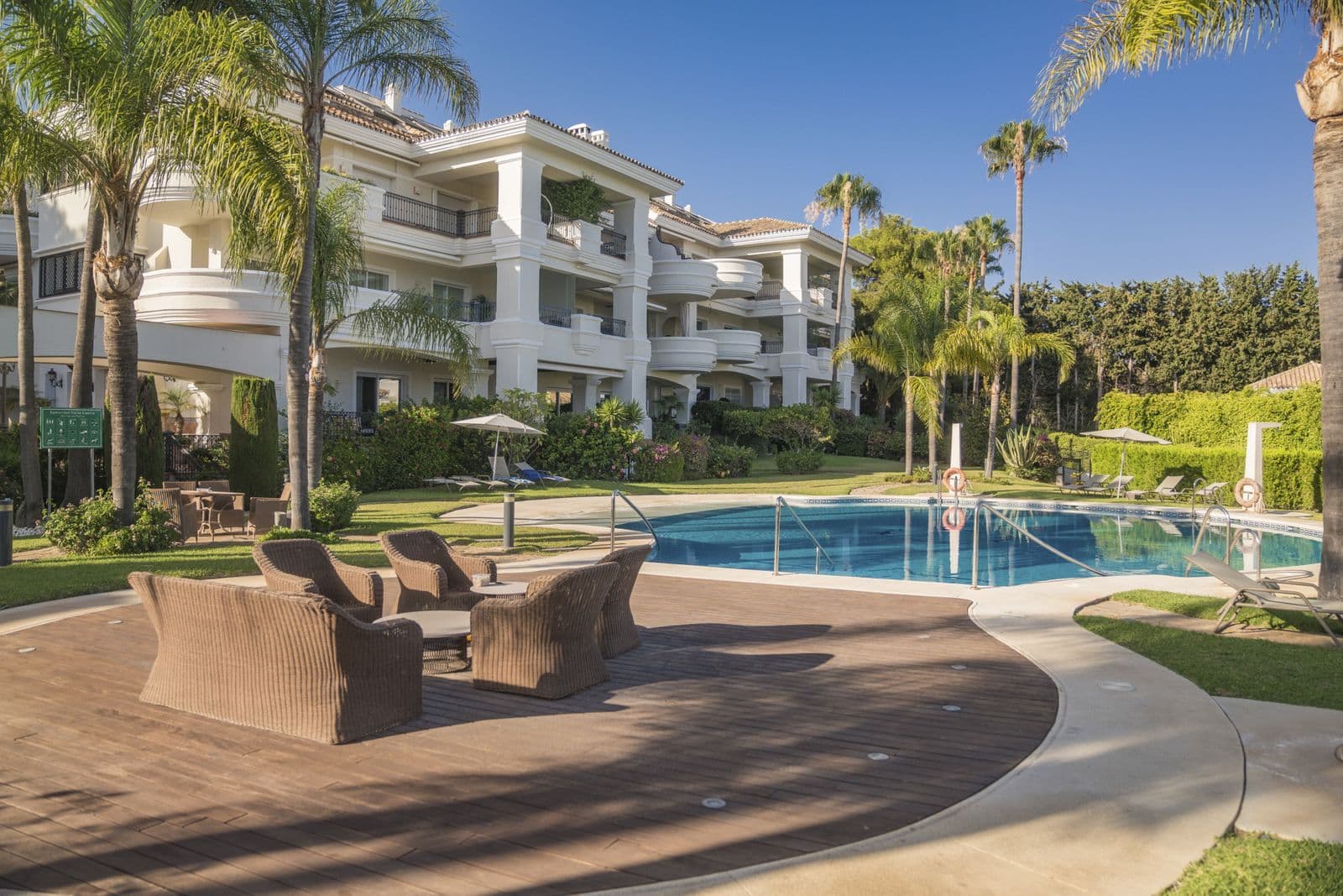 Apartment in Altos Reales, Marbella · 3 bedrooms · 200649