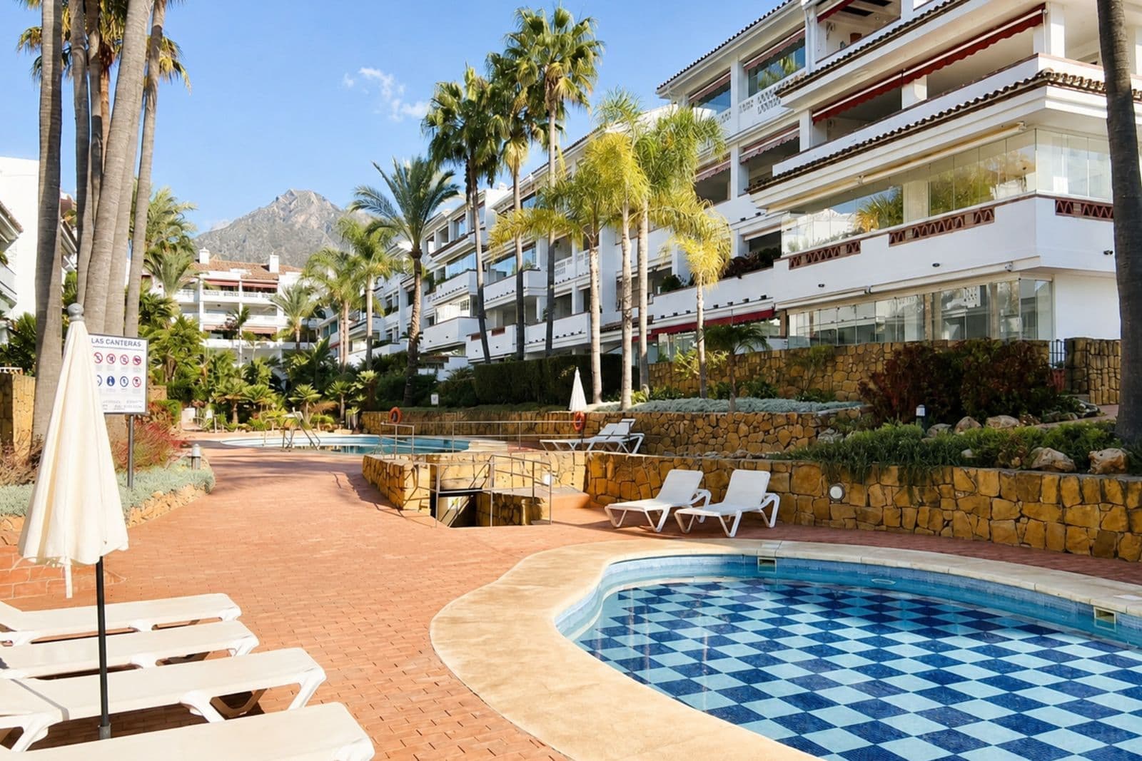 Apartment in Las Cañas Beach, Marbella · 2 bedrooms · 200929