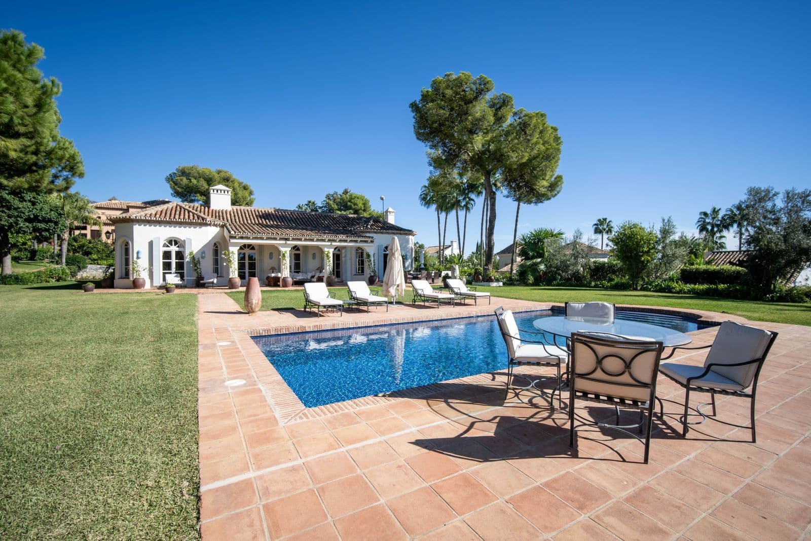 Villa en Altos Reales, Marbella · 5 dormitorios · 200711