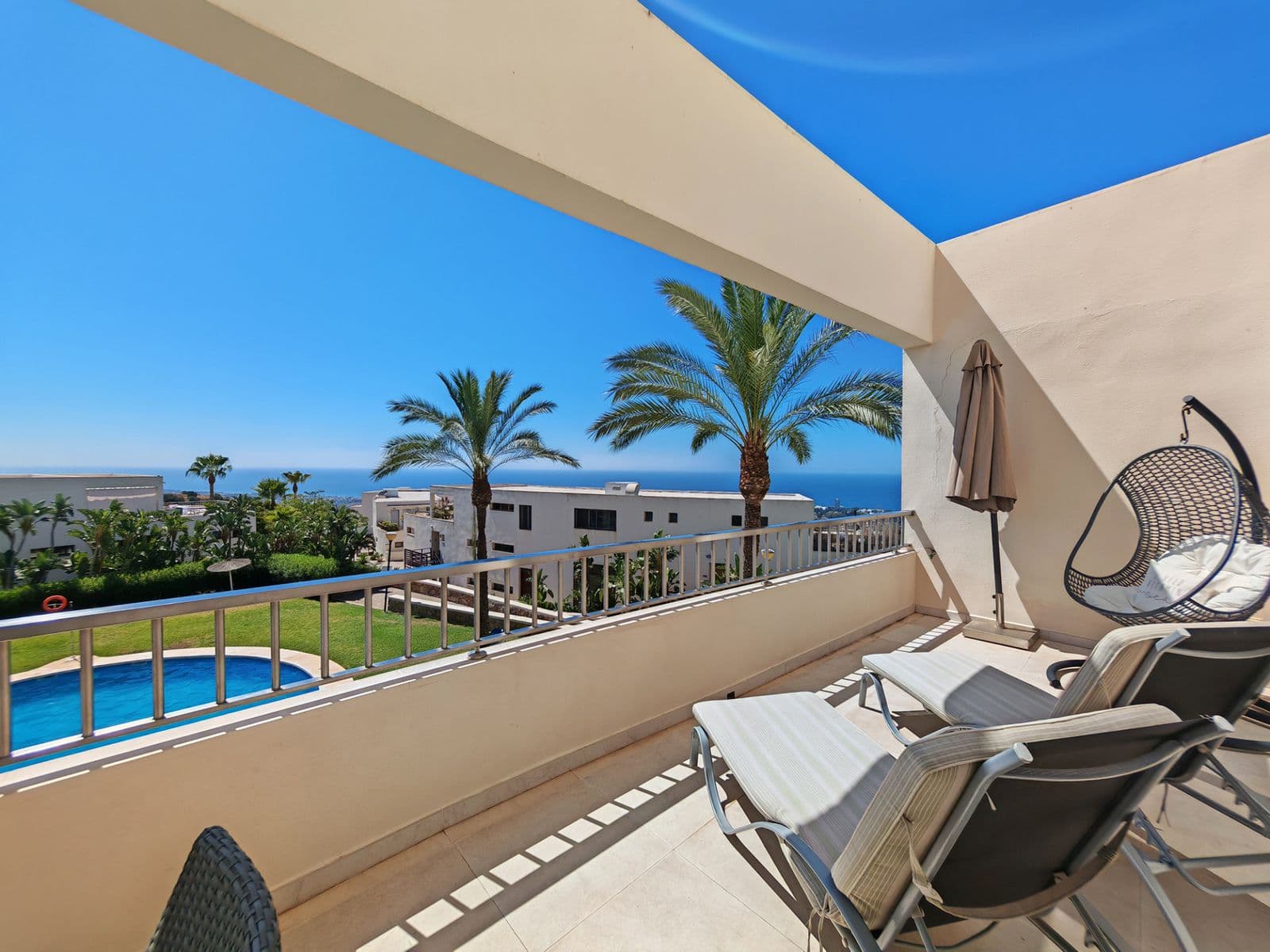 Los Altos de los Monteros, Marbella: Apartment · 3 bedrooms · 200942
