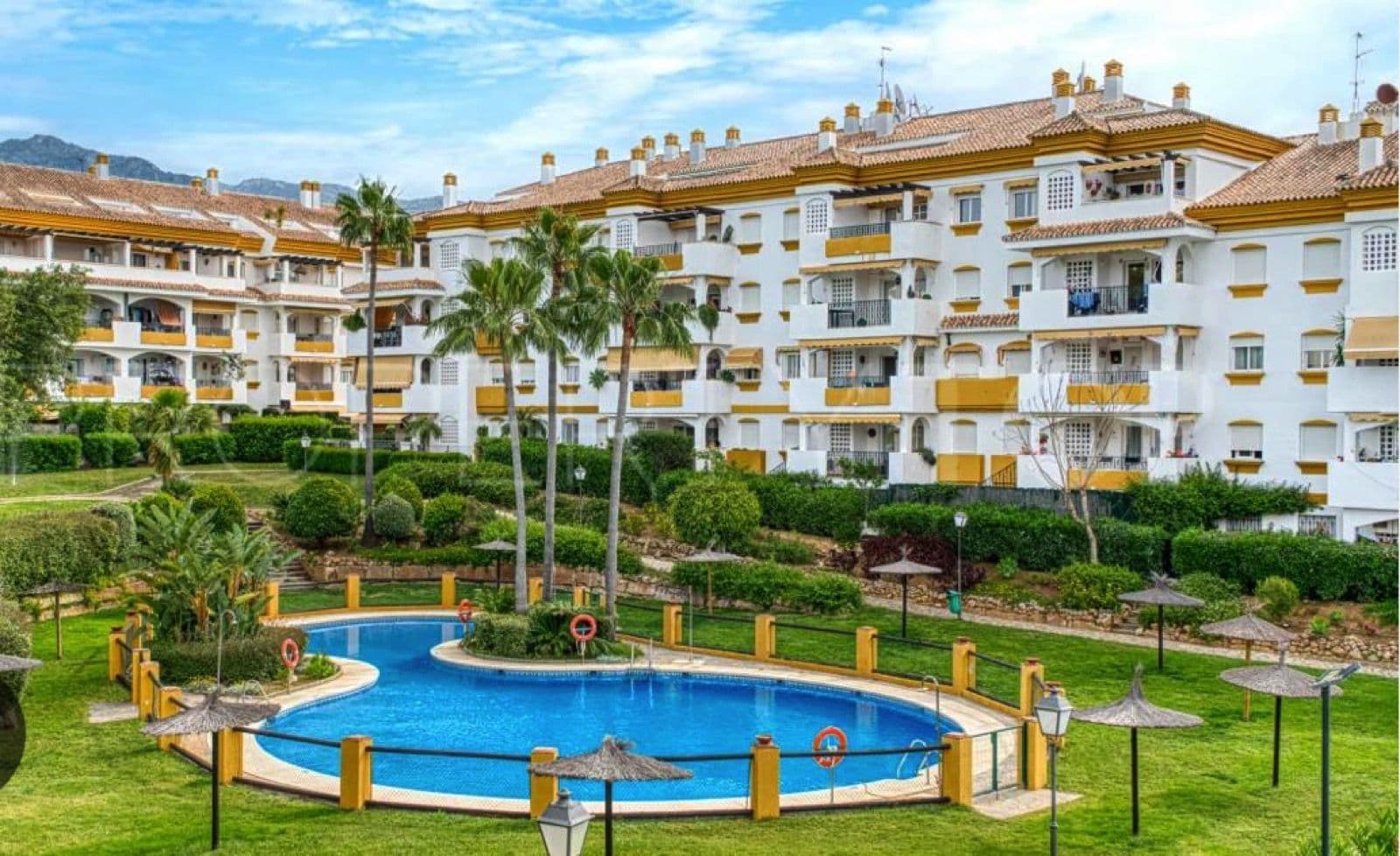 Piso · Los Pinos de Nagueles, Marbella · 3 dormitorios · 200644