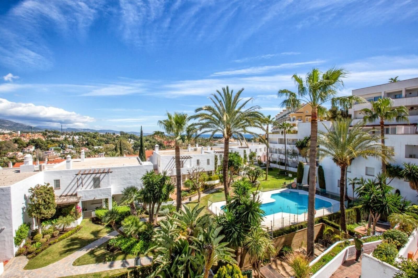 Piso en Jardines de Andalucia, Marbella · 2 dormitorios · 200690