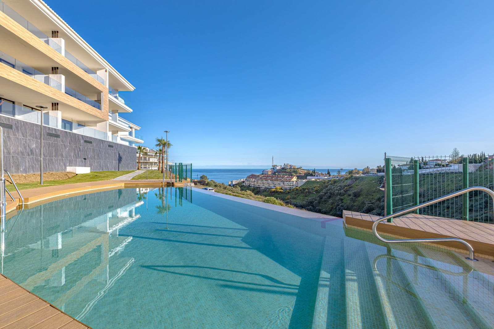 Lomas del Higueron, Fuengirola: Penthouse · 2 bedrooms · 200386